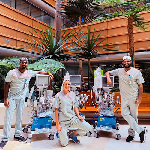 Sidra Perfusionists with perfusion equipment